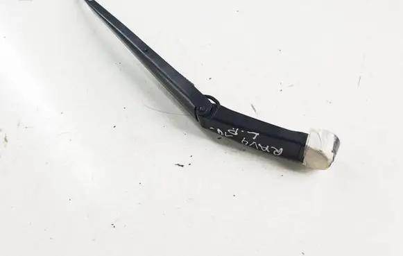 Toyota RAV 4 (XA40) Front wiper blade arm