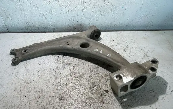 Volkswagen PASSAT B6 Front lower control arm/wishbone