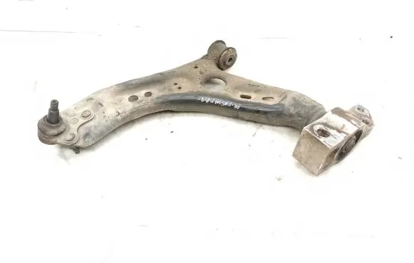 Volkswagen PASSAT B7 Front lower control arm/wishbone