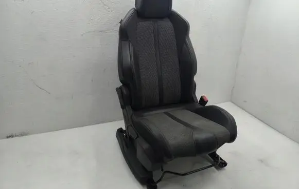 Peugeot 5008 II Front passenger seat 