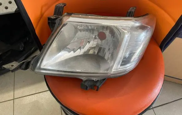 Toyota Hilux (AN10, AN20, AN30) Headlight/headlamp