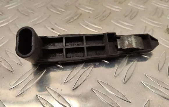 Volvo XC60 Headlight/headlamp mounting bracket 30763155