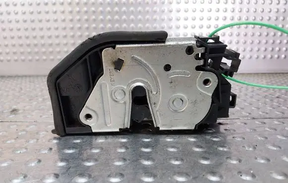 BMW 1 E81 E87 Rear door lock S26372333 7167076