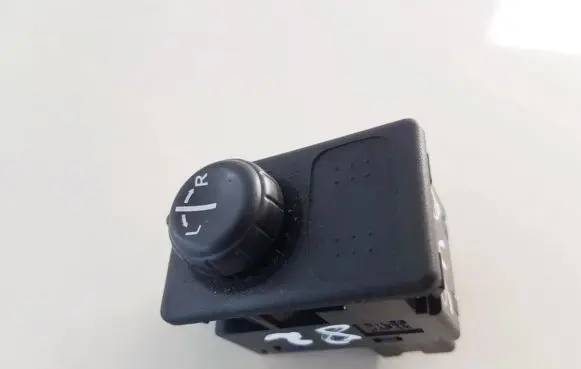 Nissan Almera N16 Wing mirror switch XH3