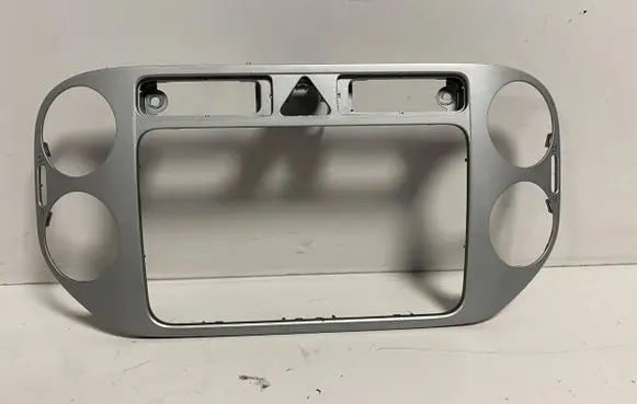 Volkswagen Golf Cross Radio/GPS head unit trim 5M0858071