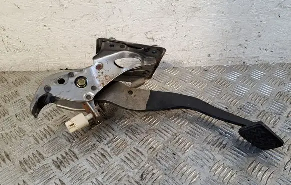 Toyota Avensis T250 Brake pedal 4710105100
