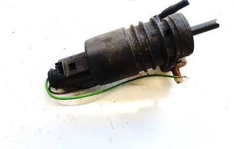 Volkswagen PASSAT B5 Windscreen/windshield washer pump 1j0973722