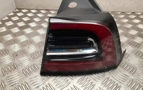 Tesla Model 3 Rear/tail lights 1077398