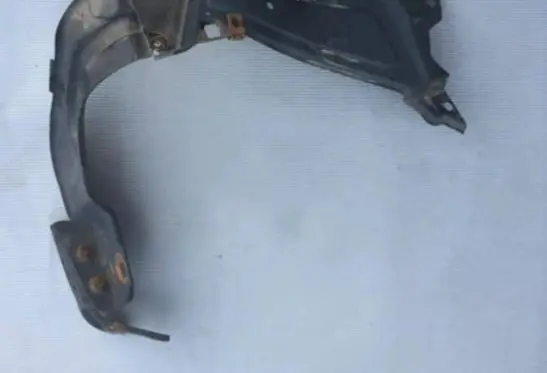 Mercedes-Benz C W203 Fender mounting bracket