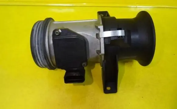 Audi A8 S8 D2 4D Mass air flow meter AFH70-25C 059906461D