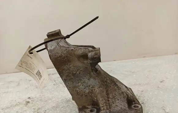 Mercedes-Benz C W203 Engine mounting bracket a6112230704