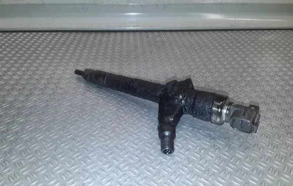 Nissan X-Trail T30 Fuel injector AW402AW4