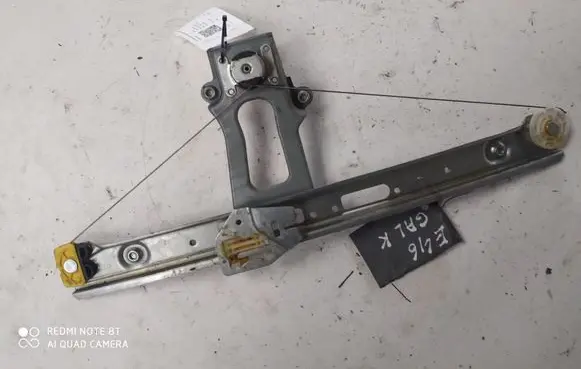 Rear door manual window regulator