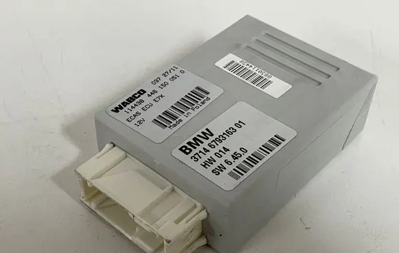 BMW X6 E71 Air suspension control unit module (rear) 6793163
