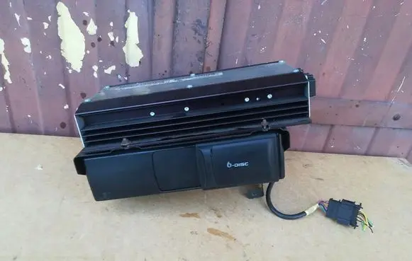 Volkswagen Touareg I CD/DVD changer 1J6035111