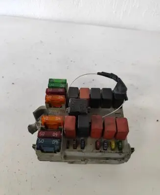Peugeot 406 Fuse module 1332043080 57657 080057657