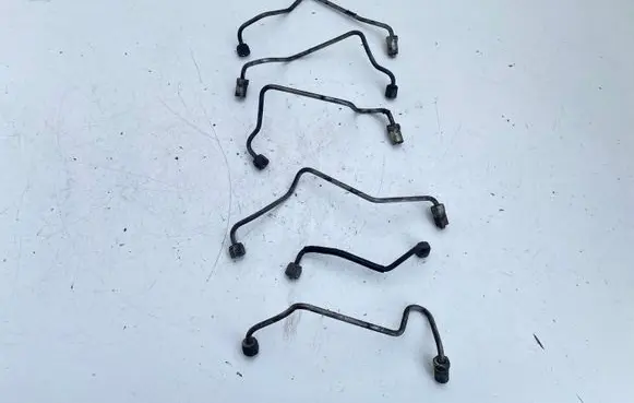 Fuel injector supply line/pipe