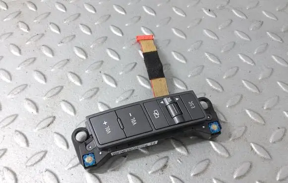 Steering wheel buttons/switches