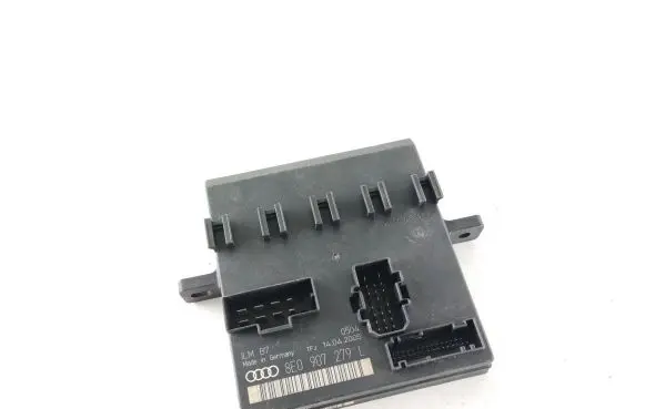Audi A4 S4 B7 8E 8H Comfort/convenience module 8E0907279L