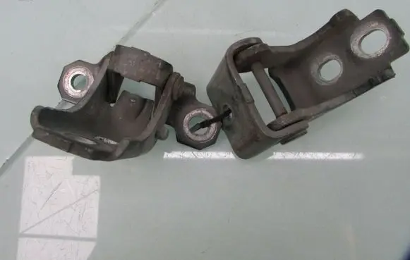 Renault Megane III Front door upper hinge