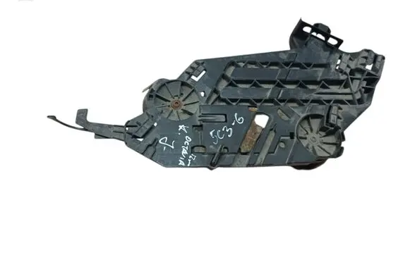 Skoda Octavia Mk2 (1Z) Headlight/headlamp mounting bracket 17035201