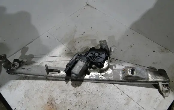 Renault Scenic II - Grand scenic II Front door window regulator with motor 8200646840