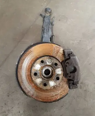 Volkswagen Touareg I Front wheel hub spindle knuckle 7L6407258A