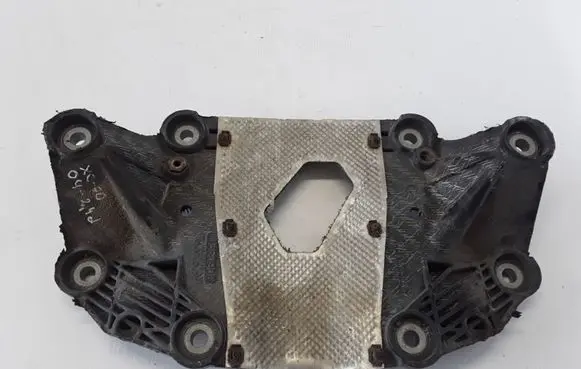 Volvo XC70 Engine splash shield/under tray 3063993