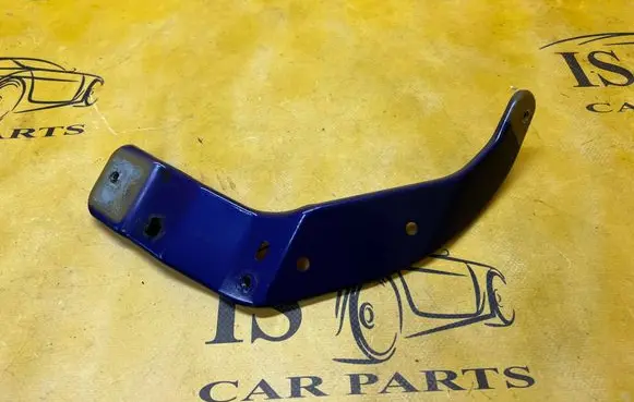 Fender mounting bracket
