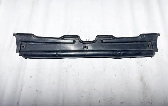 BMW 8 E31 Other engine bay part 64311383211 1383211