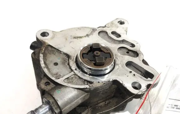 Volkswagen PASSAT B6 Vacuum pump 03G145209C
