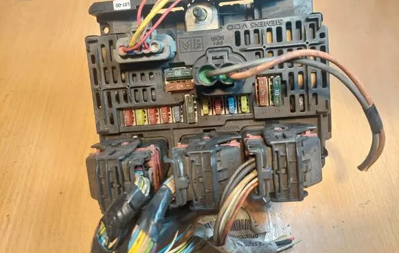 Peugeot 407 Central body control module 9656593780 BSML0100 S118983001M