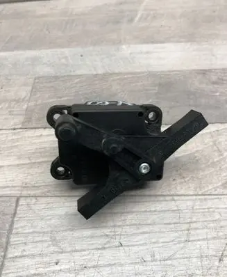 Volvo V60 Air flap motor/actuator 19E616 110831 PL1607526