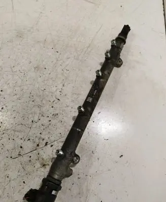 Mercedes-Benz E W211 Fuel main line pipe A6110700395 0445214038