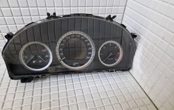 Mercedes-Benz C W204 Speedometer (instrument cluster) A2049003702 A2044402511 A2129020402