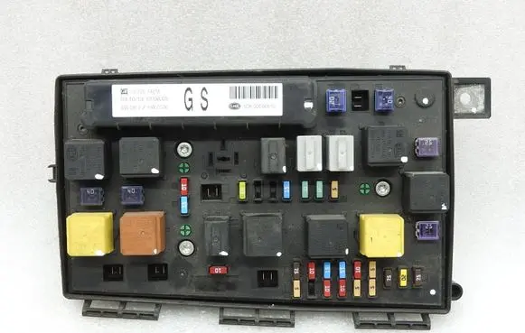 Opel Zafira B Fuse box set 93184656 13206746