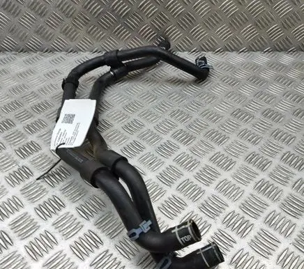 Engine coolant pipe/hose