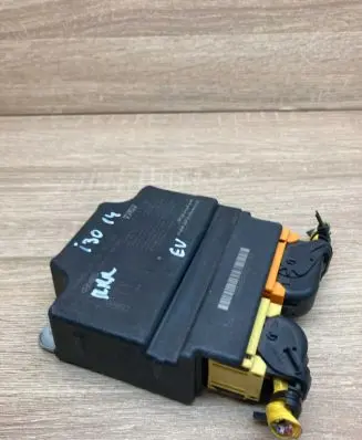 Hyundai i30 Airbag control unit/module 95910A6100 WithPlug