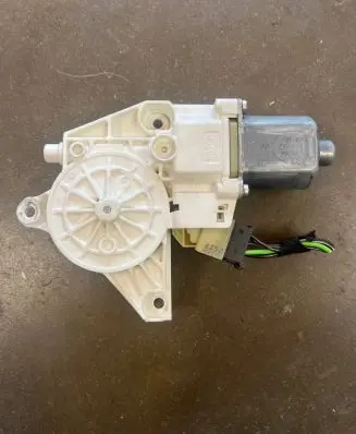 Mercedes-Benz C W204 Front door window regulator motor A2048200242 132100
