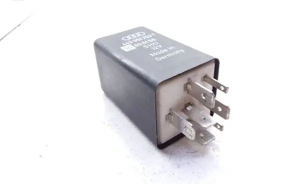 Audi 80 90 S2 B4 Hazard warning light relay 443951253T