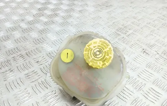 Brake fluid reservoir