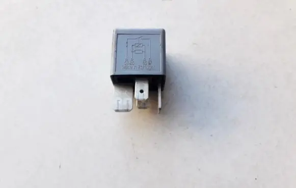 Audi A4 S4 B5 8D Other relay 8D0951253
