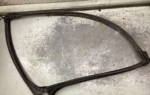 Opel Astra G Rubber seal front coupe door window S5193122 DP05265
