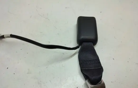 Nissan Pulsar Rear seatbelt buckle 2084135