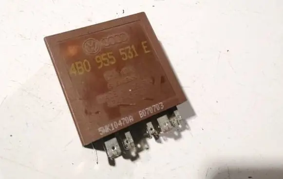 Audi A6 S6 C5 4B Window wiper relay 4b0955531e