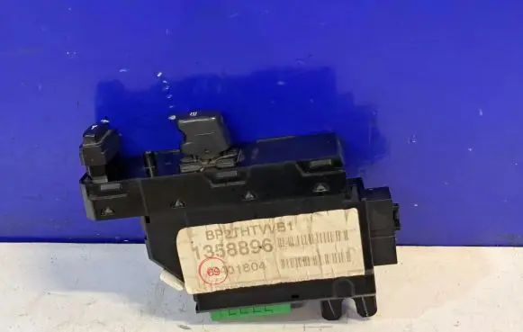 Volvo V70 Electric window control switch 30739981