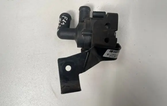BMW 5 F10 F11 Electric auxiliary coolant/water pump 704077140