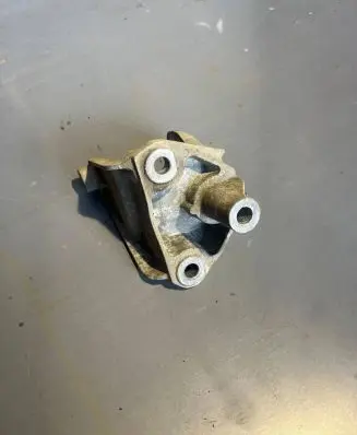 Opel Insignia A Engine mounting bracket 23105921