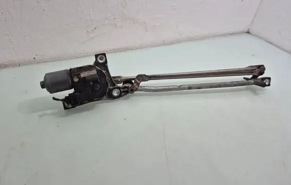 Volvo V50 Front wiper linkage and motor 31253518 1137328504