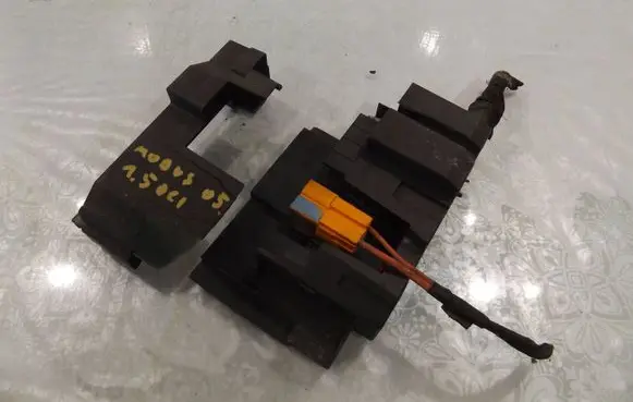 Renault Modus Relay mounting block 